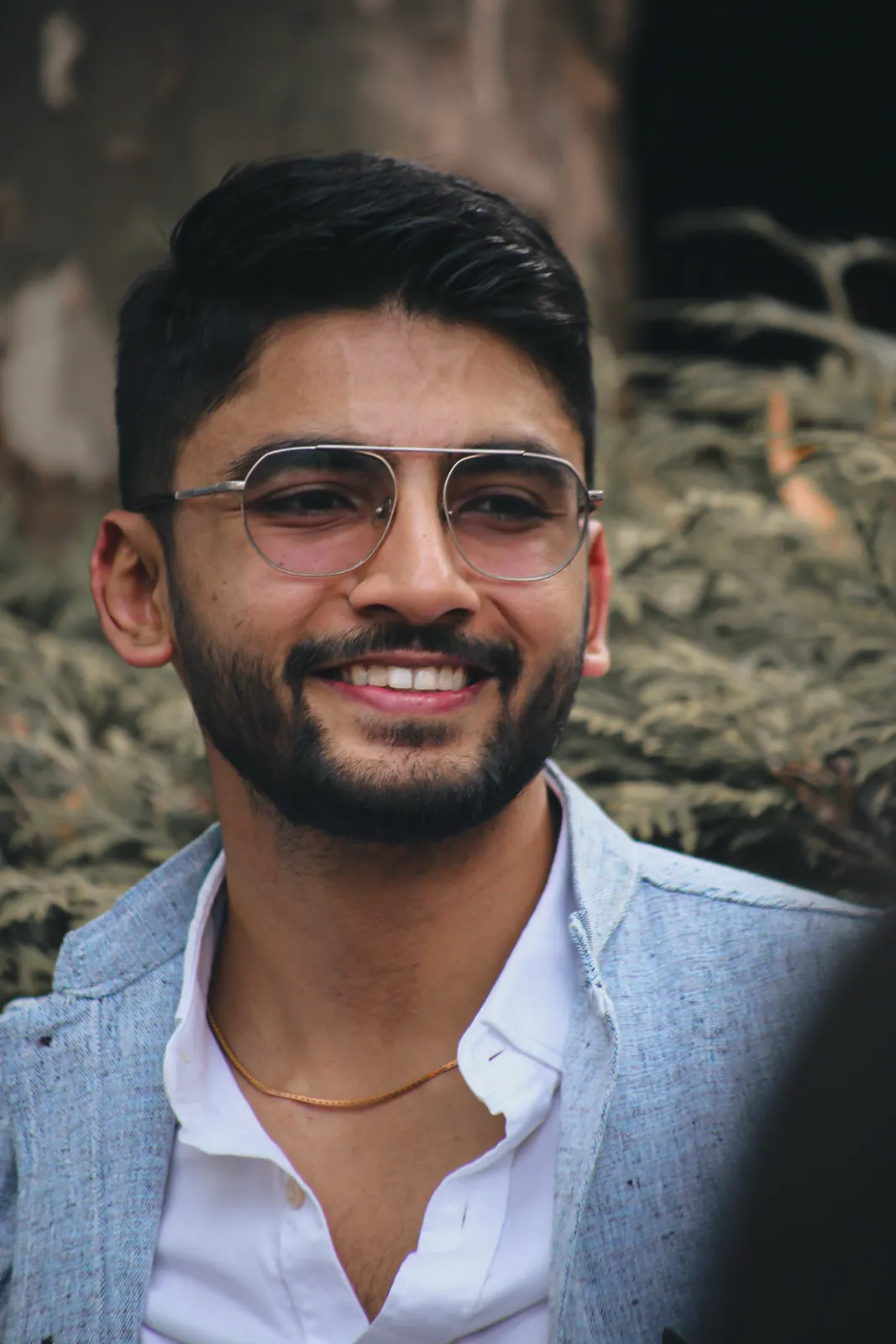 Portrait de Manan en lunettes