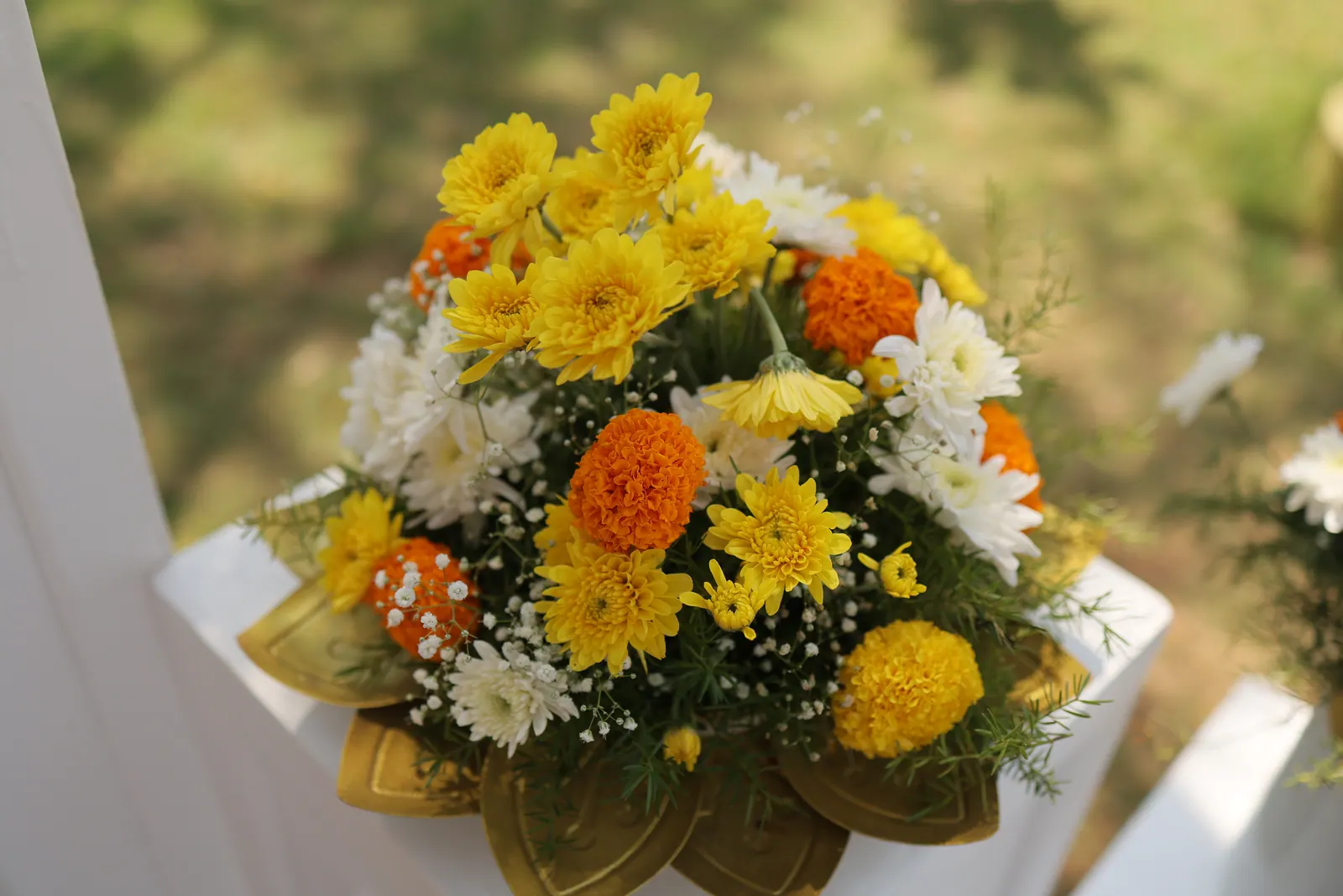 Bouquet de fleurs jaunes et orange